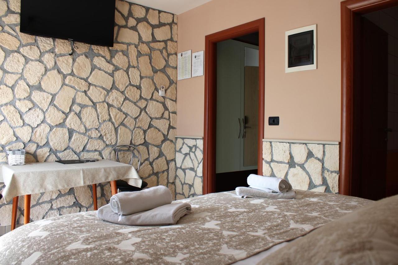 Dalmacija Bed & Breakfast Omis Bagian luar foto