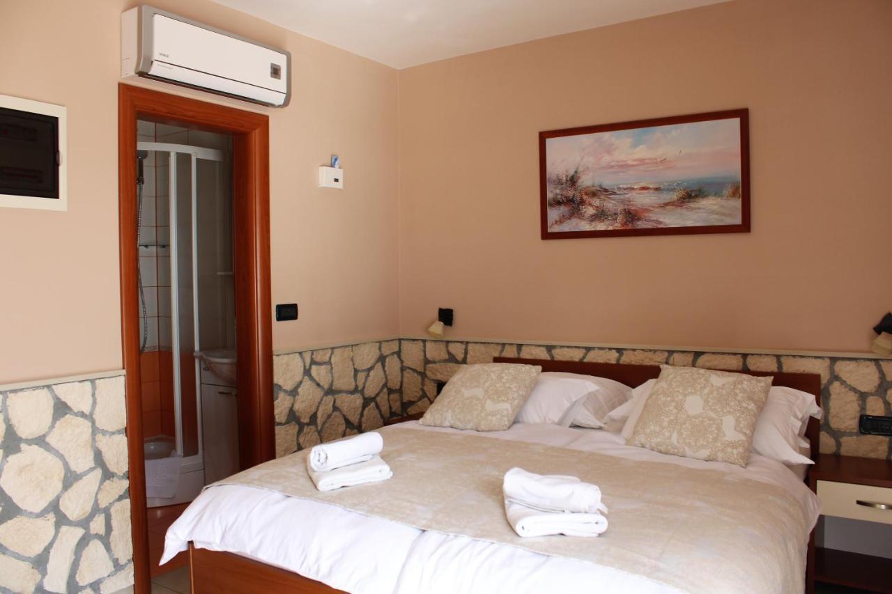 Dalmacija Bed & Breakfast Omis Bagian luar foto