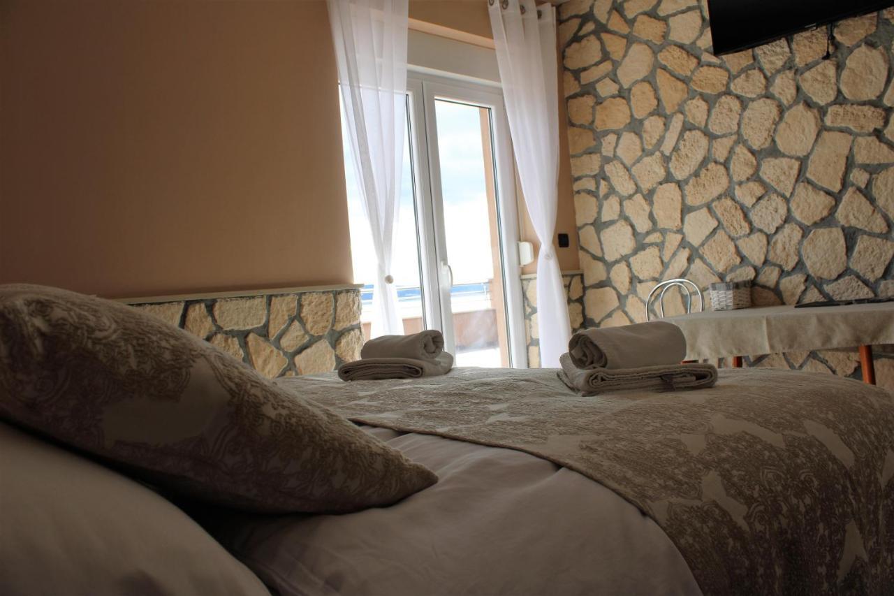 Dalmacija Bed & Breakfast Omis Bagian luar foto