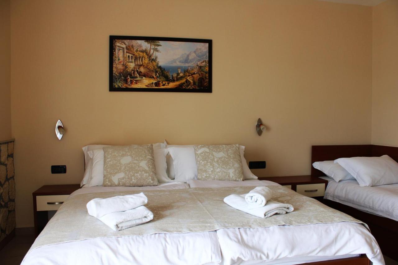 Dalmacija Bed & Breakfast Omis Bagian luar foto