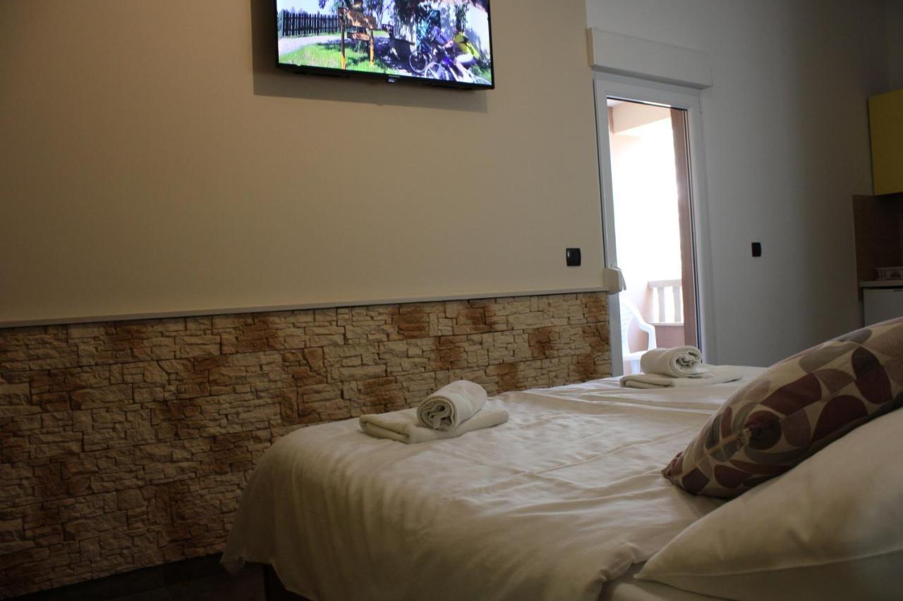 Dalmacija Bed & Breakfast Omis Bagian luar foto