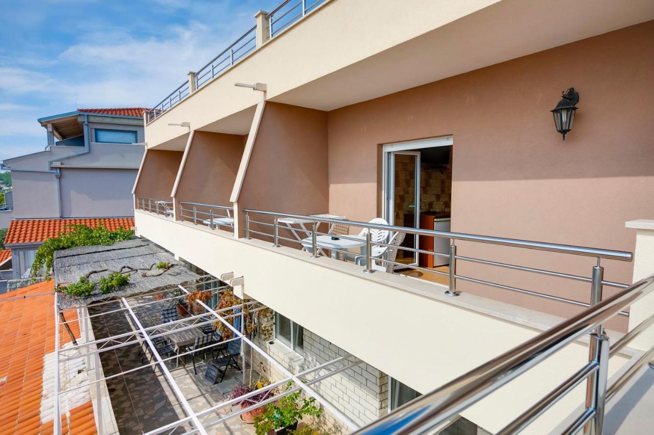 Dalmacija Bed & Breakfast Omis Bagian luar foto