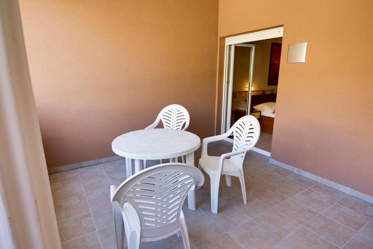 Dalmacija Bed & Breakfast Omis Bagian luar foto