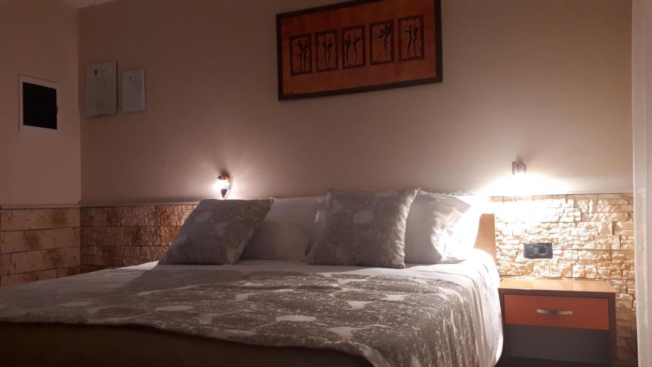 Dalmacija Bed & Breakfast Omis Bagian luar foto